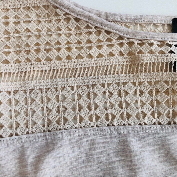 Lane Bryant pullover shirt cream lace yoke cap sleeves sz 18/20 band at bottom - Picture 9 of 12